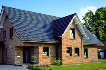 Domy jednorodzinne z cegły Moorbrand lehm cieniowanej