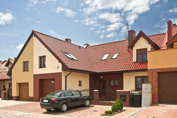 Rodinný dom s strešný škridlý MONZAplus gaštanová engoba